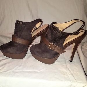 PRIVILEGED BRAND CLOSED TOE PLATFORM HEEL